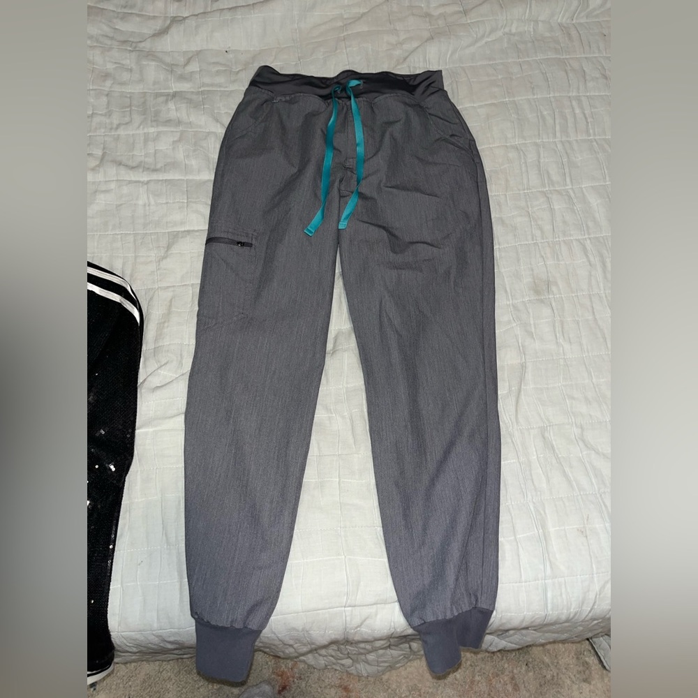 figs zamora jogger charcoal gray small petite